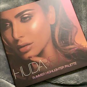 Huda Beauty Summer Solstice palette